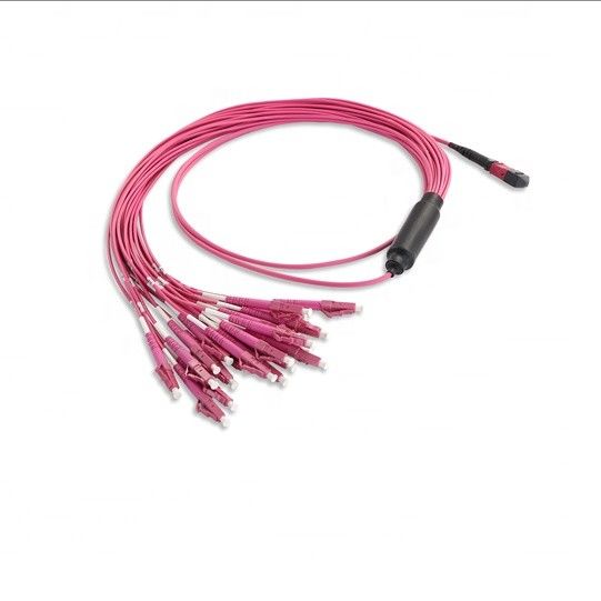 Tipo femenino polaridad del conector hembra del cable del desbloqueo del cordón de remiendo de la fibra óptica de OM4 MMF MPO de B